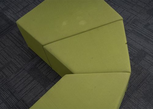 绿色异形沙发特色图片